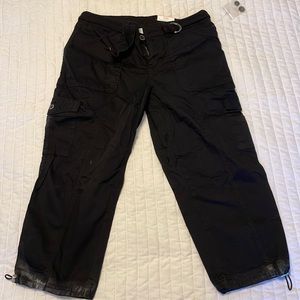 Never worn black capris